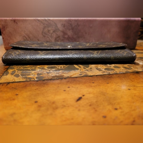 Louis Vuitton Long Wallet - Picture 2 of 9